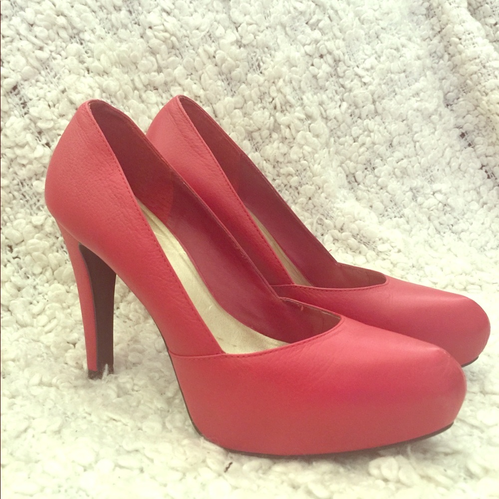 Red Jessica Simpson pumps